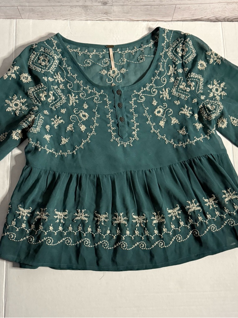 Free People XS Small Embroidered Blouse Boho Festival Green Hippie pennie